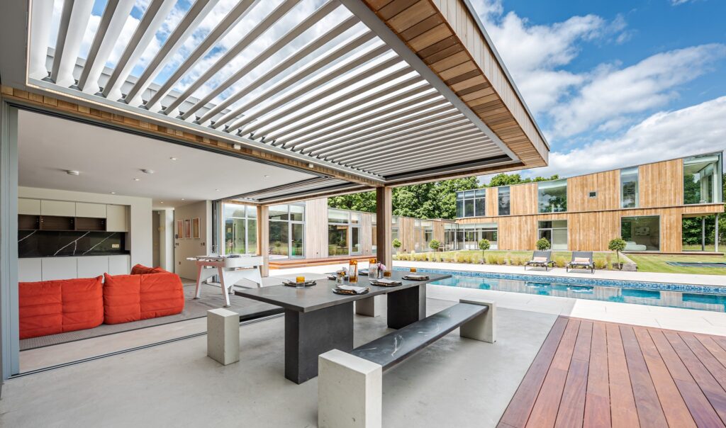 Poolhouse-luxury-house-surrey