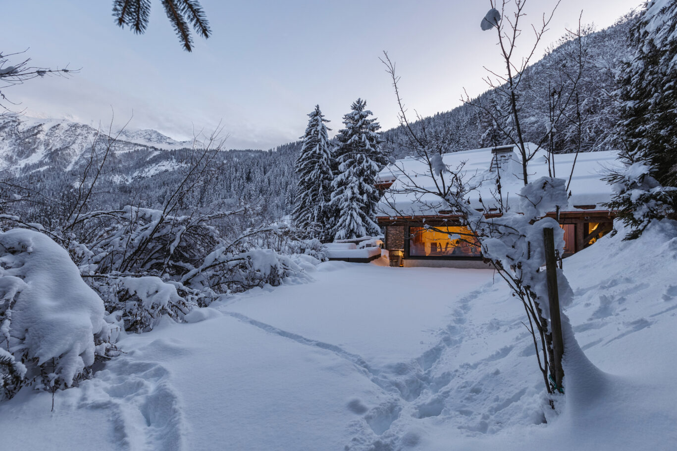 Chalet peter pan chamonix snowy