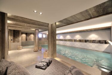 Luxury-swimming-pool-combloux-chalet