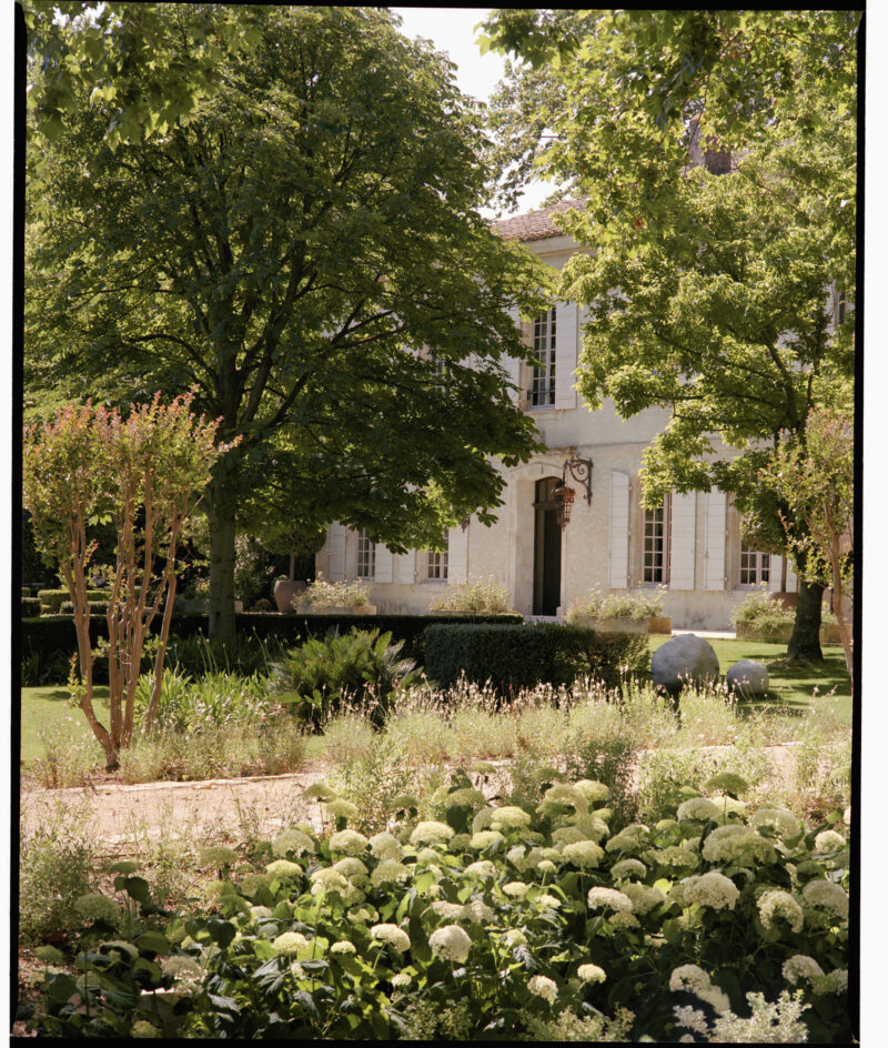 beautiful villa in Provence surrounded by flowers
