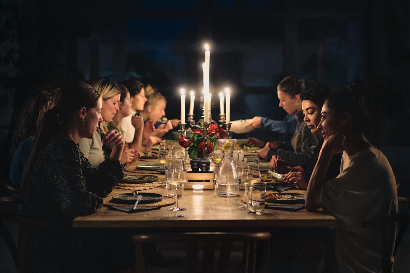 12-I-am-Escape-carinthia-austria-stable-barn-design-enterior-dinner-food-retreat-kärnten
