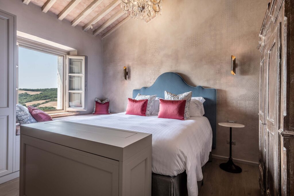Luxurious bedroom with view of Tuscany