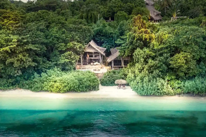 Fundu Lagoon beachfront superior suite